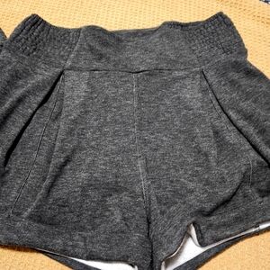2 pr Women's sz xl shorts in dark grey